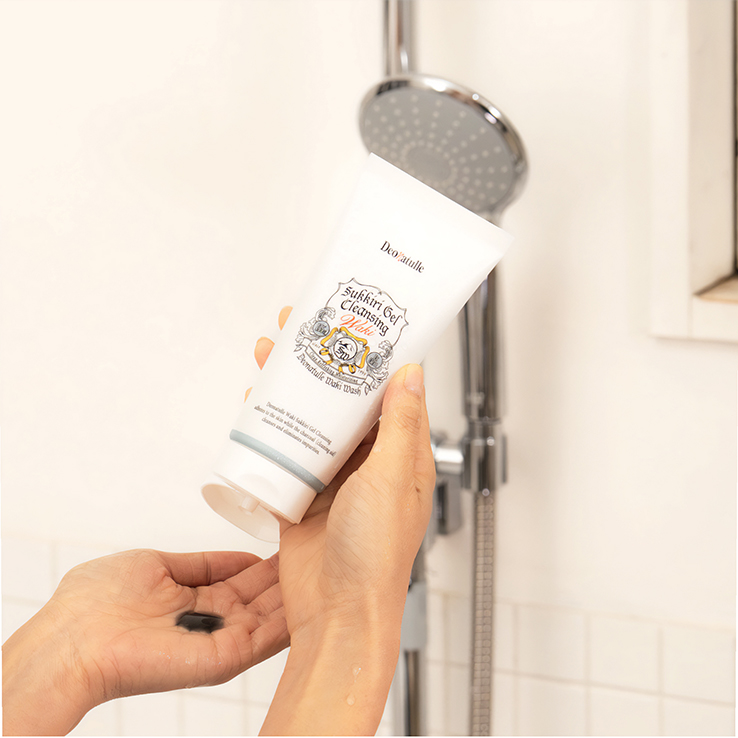 炭配合のジェル状ポイント洗浄料